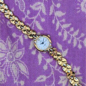 Vintage Elgin Gold-Tone Quartz Ladies Watch, Dainty Leaf-Style Bracelet, Roman